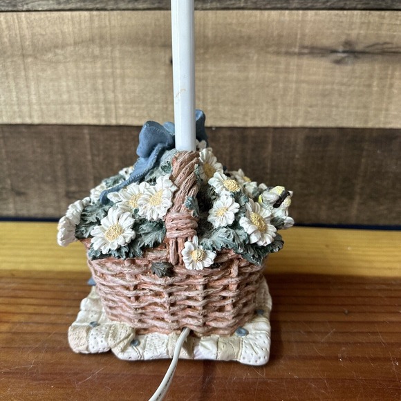 FIGI Graphics Garden Daisy Basket Table Lamp Cottage-core - Picture 6 of 8
